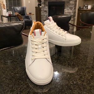 Tommy Hilfiger size 9, Deck Shoes.